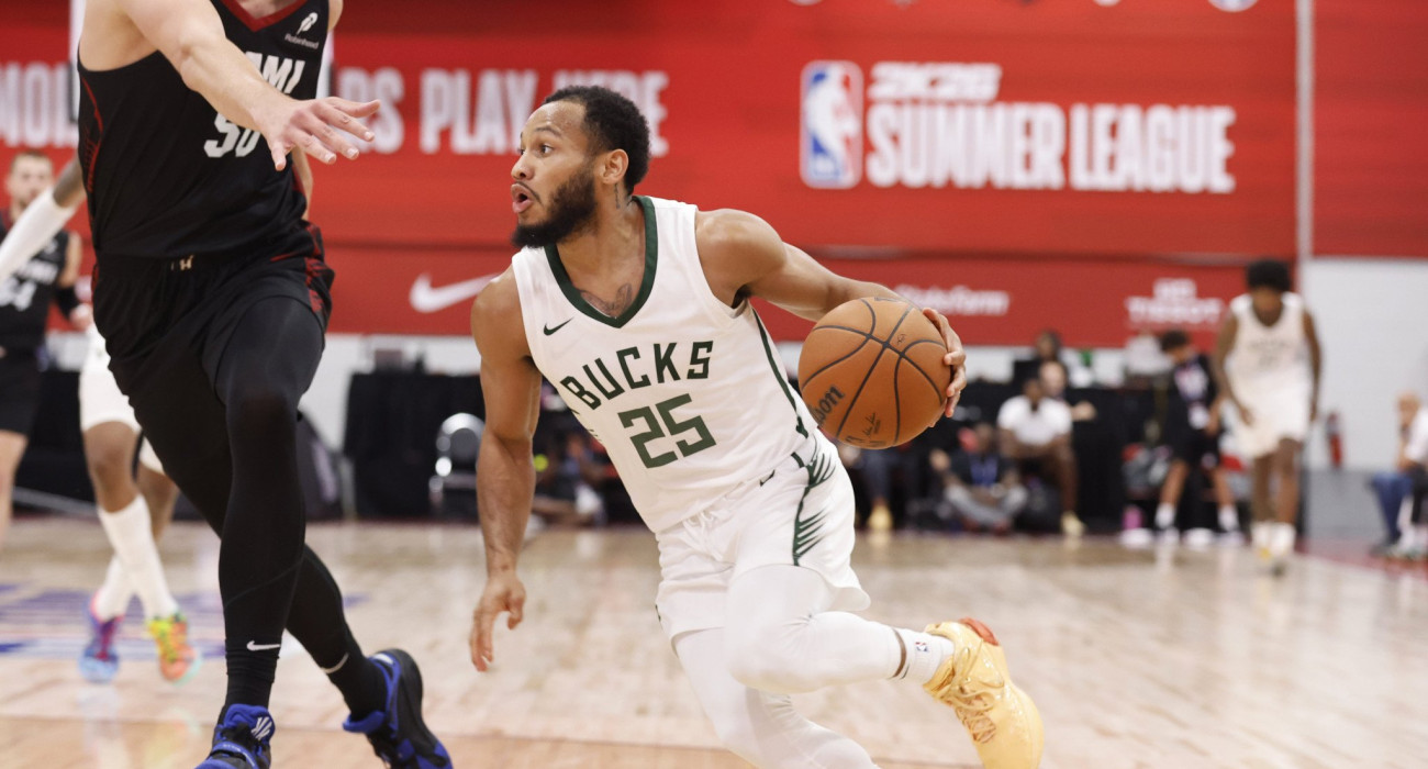 Ο Μαρκίς Νοέλ με τη φανέλα των Μπακς, Πηγή: Logan Riely/NBAE via Getty Images/ Ideal Images