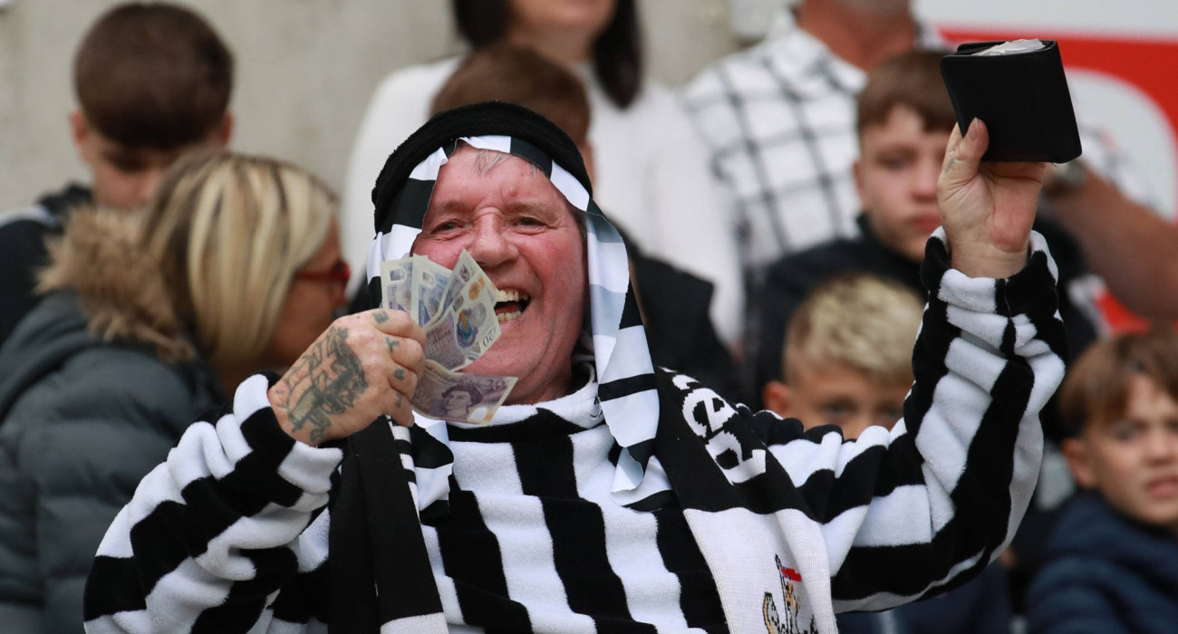 Οπαδός της Νιουκαστλ, περίφανος για τις επενδύσεις που έχει κάνει η διοίκηση της ομάδας του / Πηγή: Imago