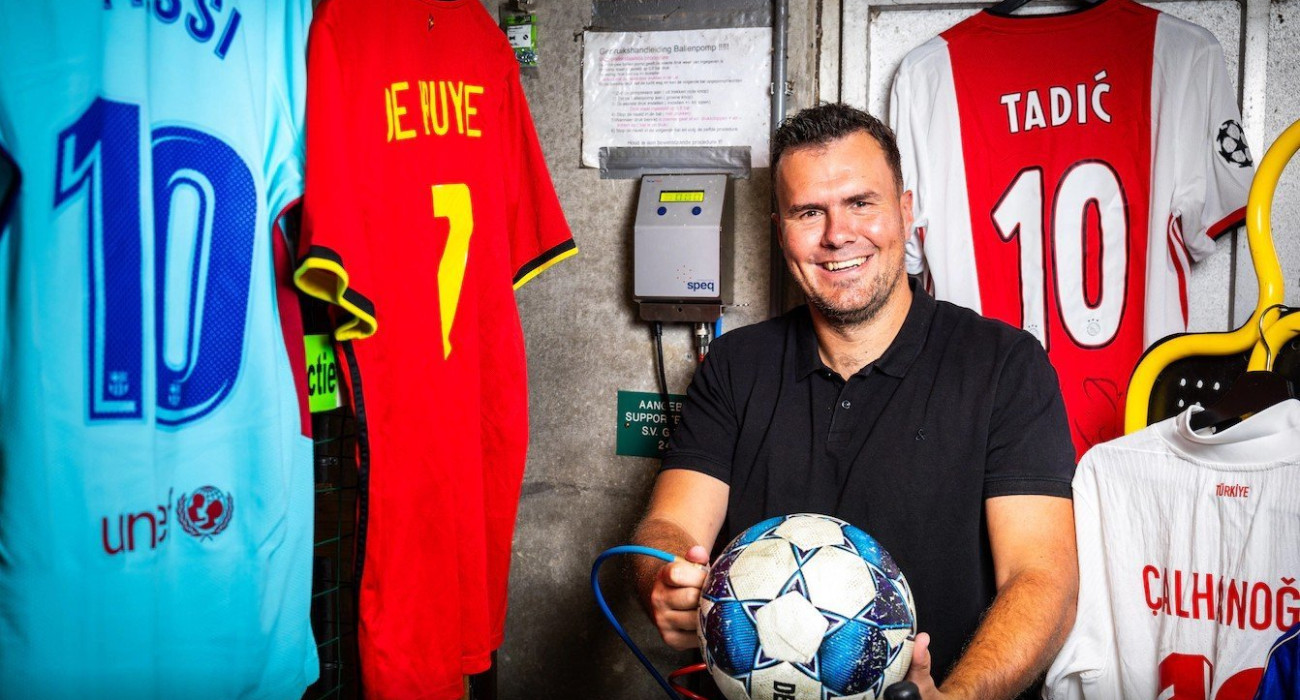 Ο Ολλανδός εφευρέτης της αντλίας αέρα, Μάουρι Κιφτ, ο οποίος προμηθεύει με το προϊόν του ομάδες του Champions League / Πηγή: Enzio Ardesch