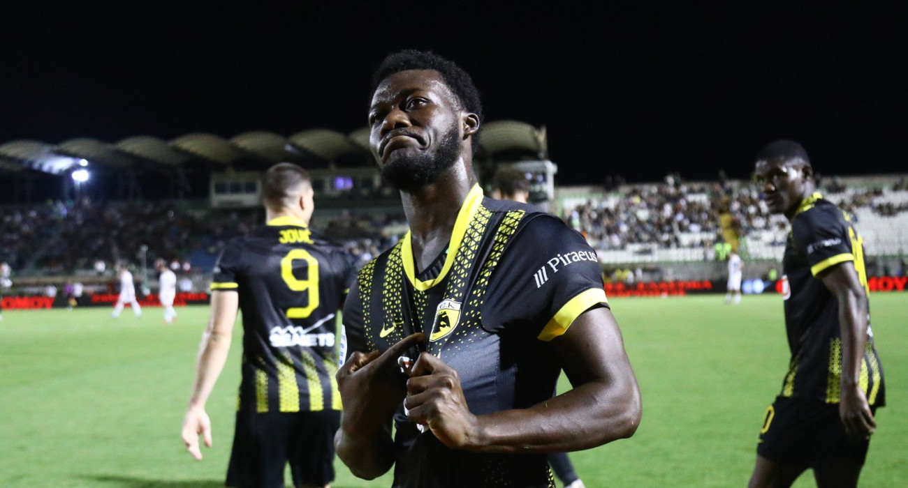 Ο Αμπουμπακαρί Κοϊτά πανηγυρίζει με την ΑΕΚ / Πηγή: Eurokinissi