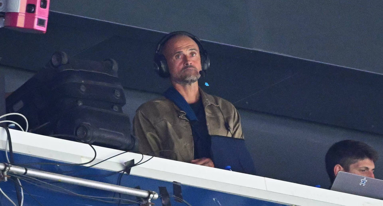 Ο Λουίς Ενρίκε παρακολουθεί από τα δημοσιογραφικά αγώνα της Παρί / Πηγή: Imago