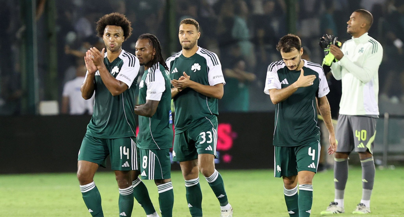 Οι παίκτες του Παναθηναϊκού μετά το ισόπαλο 1-1 με τον Ολυμπιακό στη Λεωφόρο - ΠΗΓΗ: ΙΝΤΙΜΕ