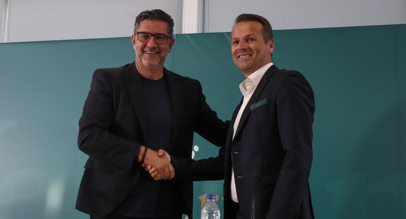 Ο Ρουί Βιτόρια με τον Γιάννη Παπαδημητρίου / Πηγή: Eurokinissi