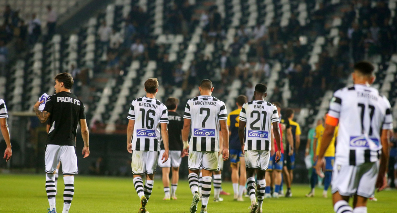 Απογοητευμένοι παίκτες του ΠΑΟΚ στην Τούμπα / Πηγή: Intime