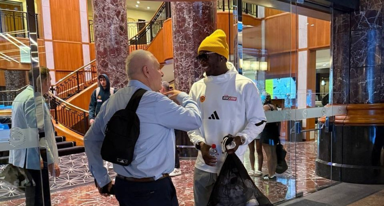 Ο Ναν συνάντησε στο Σίδνεϊ Έλληνα καθηγητή που είχε στο πανεπιστήμιο (video)