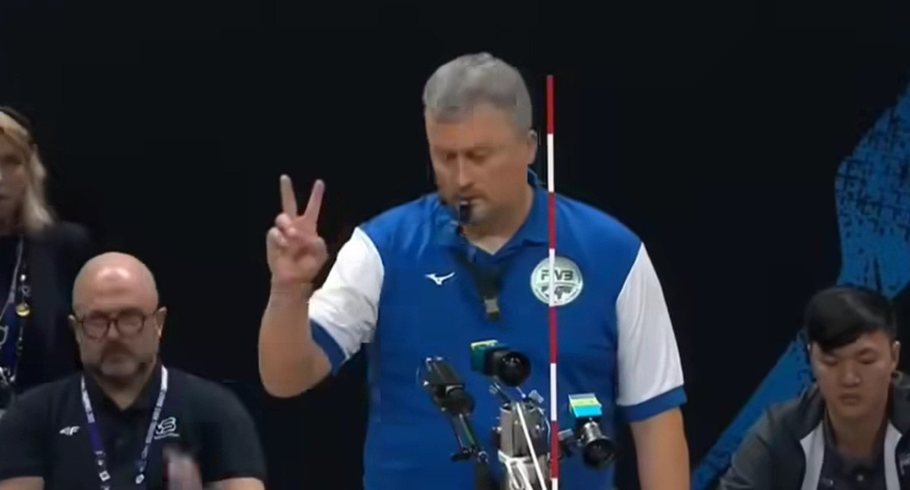 Η στιγμή που ο διαιτητής δείχνει την απόφασή του στον αγώνα του Παγκοσμίου, Ιταλία - Βέλγιο / Screenshot