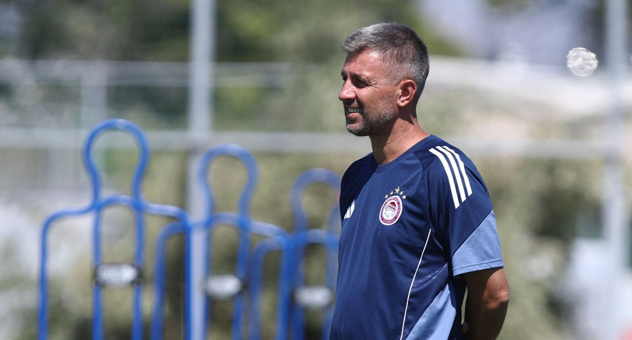 Ο προπονητής της ομάδας Νέων του Ολυμπιακού, Γιώργος Σίμος / Πηγή: Intime