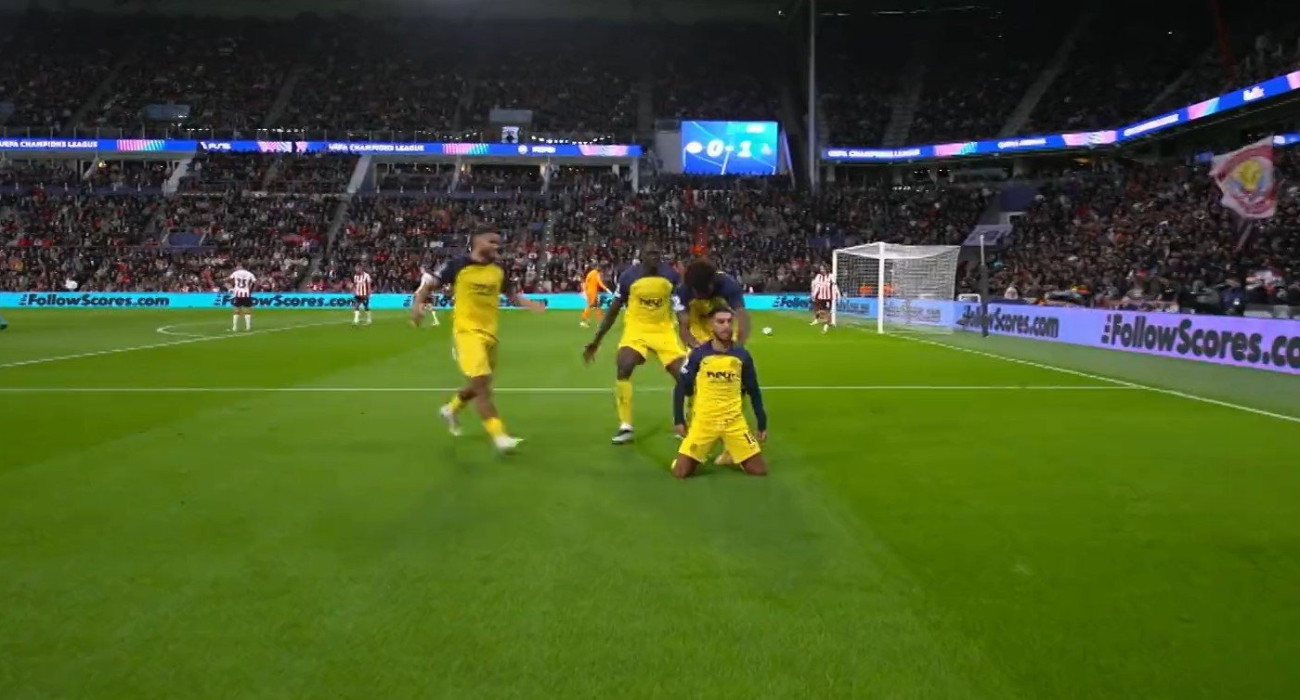 Οι παίκτες της Ουνιόν Σεν Ζιλουάζ πανηγυρίζουν / Screenshot