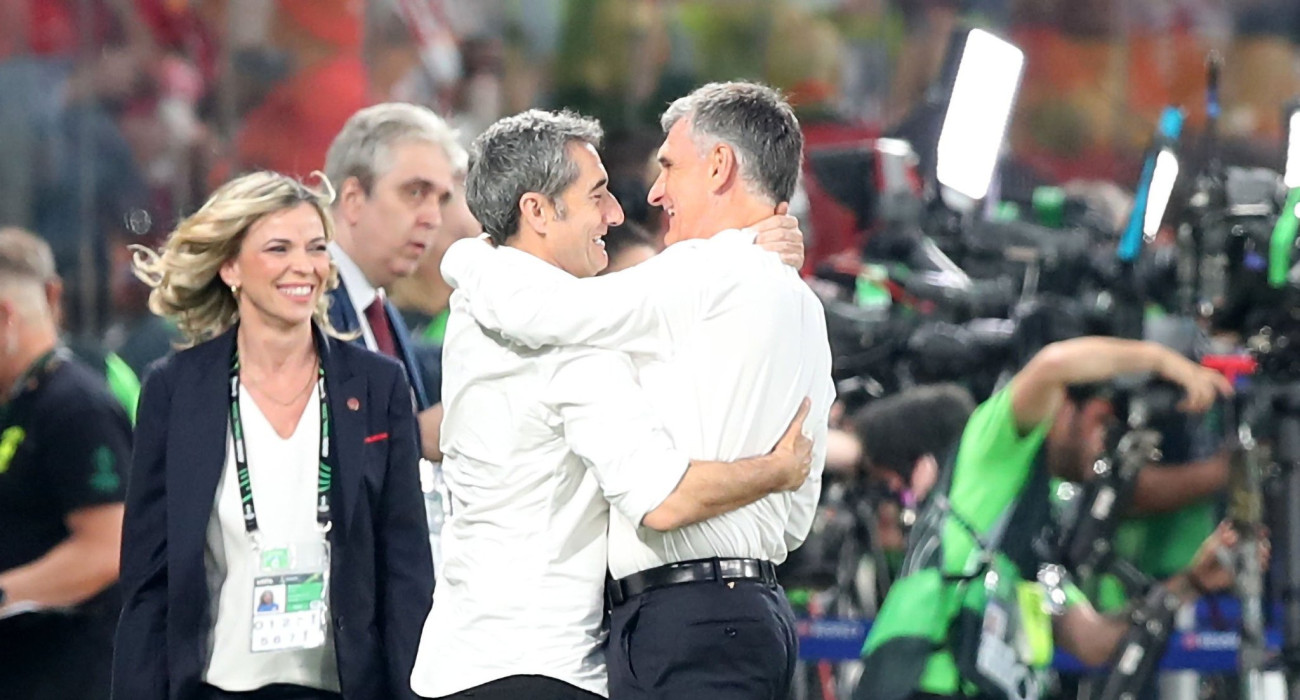 Ο Ερνέστο Βαλβέρδε με τον Χοσέ Λουίς Μεντιλίμπαρ / Πηγή: Intime