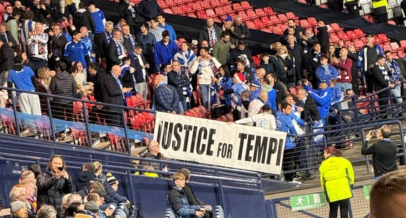 «Justice for Tempi»: Το πανό των Ελλήνων στην Σκωτία (photo)