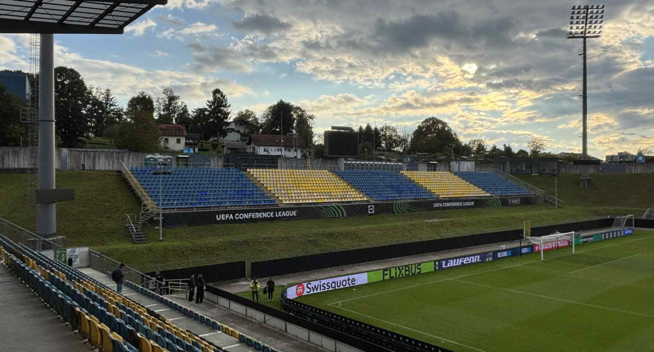 Το παράξενο πέταλο στο γήπεδο της Τσέλιε /  Πηγή: Athletiko