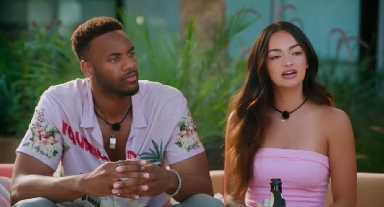 Ο Τζάστιν Μπριγκς στη σειρά του Netflix, Sneaky Links / Πηγή: Instagram