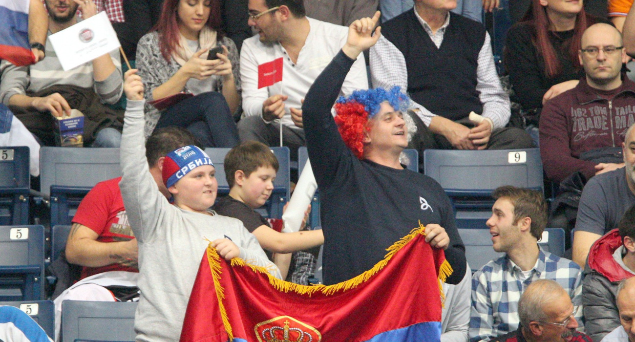 Φίλοι της εθνικής Σερβίας / Πηγή: Eurokinissi