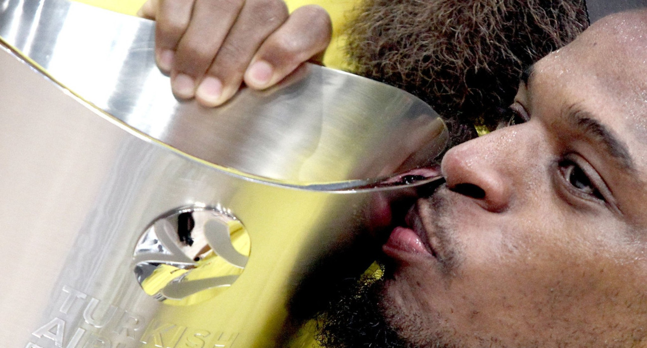 Ο γείτονας κι επί χρόνια φίλος του Τάκερ που τον ώθησε ώστε να πάει στην Φενέρ / Πηγή: Eurokinissi