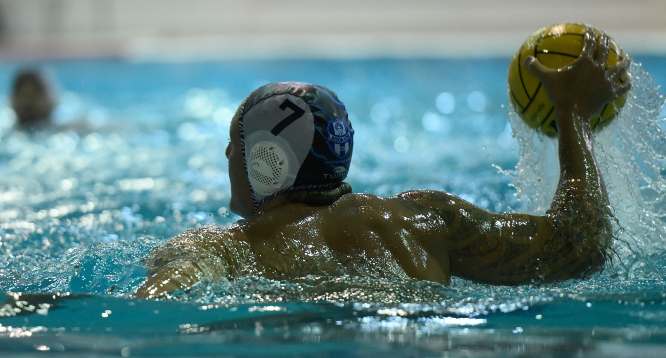 Ο Ντάουμπε με το σκουφάκι του Απόλλωνα Σμύρνης / Πηγή: Intime