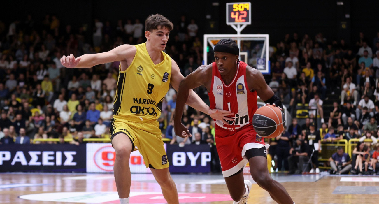 Ο Φρανκ Νιλικίνα κατά τη διάρκεια του αγώνα του Ολυμπιακού με το Μαρούσι/Πηγή: Intime