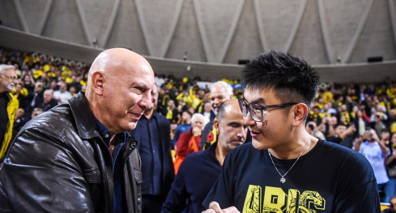 Ο Νίκος Γκάλης και ο Ρίτσαρντ Σιάο / Πηγή: ΙΝΤΙΜΕ