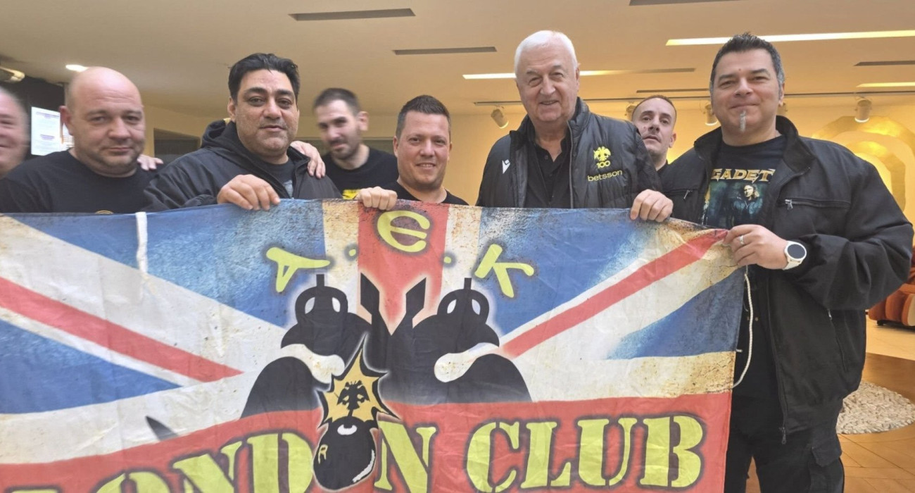 Αντιπρσωπεία των φίλων της ΑΕΚ στο ξενοδοχείο στη Ρίγα - Πηγή: Facebook Roli Savvaris