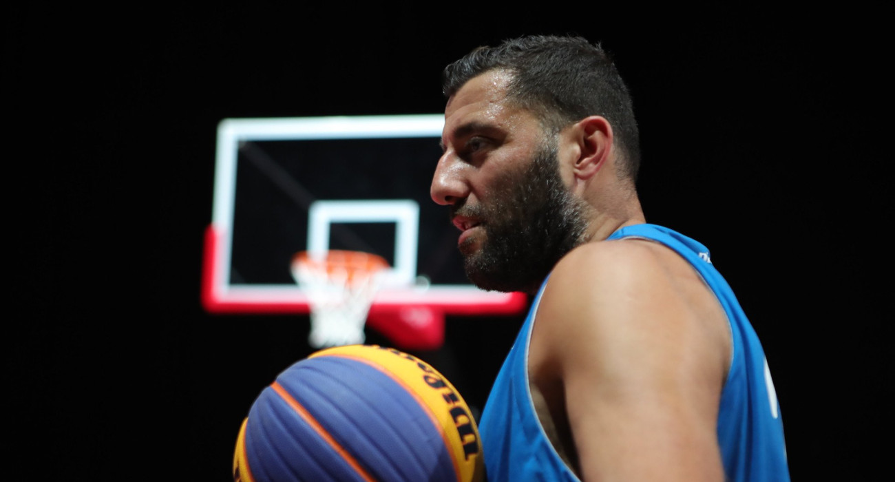 Ο Γιάννης Μπουρούσης κατά τη διάρκεια φιλανθρωπικού αγώνα/Πηγή: Eurokinissi