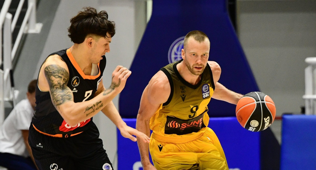 Ο Λούκας Λεκαβίτσιους με τον Νάσο Μπαζίνα, Πηγή: Eurokinissi