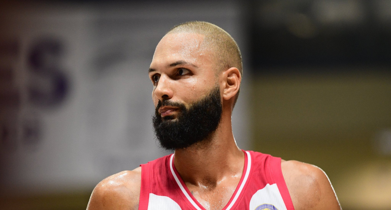 Ο Εβάν Φουρνιέ με τη φανέλα του Ολυμπιακού/Πηγή: Eurokinissi