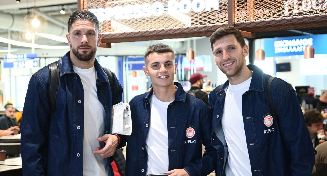 Πασχαλάκης, Μουζακίτης και Ρέτσος στην αναχώρηση του Ολυμπιακού για Λονδίνο / Πηγή: Eurokinissi