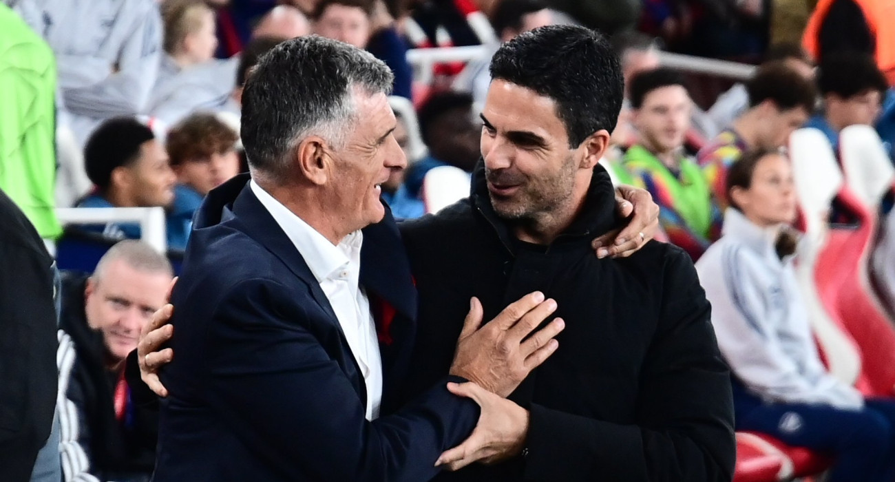 Ο θερμός εναγκαλισμός Μεντιλίμπαρ και Αρτέτα / Πηγή: Eurokinissi