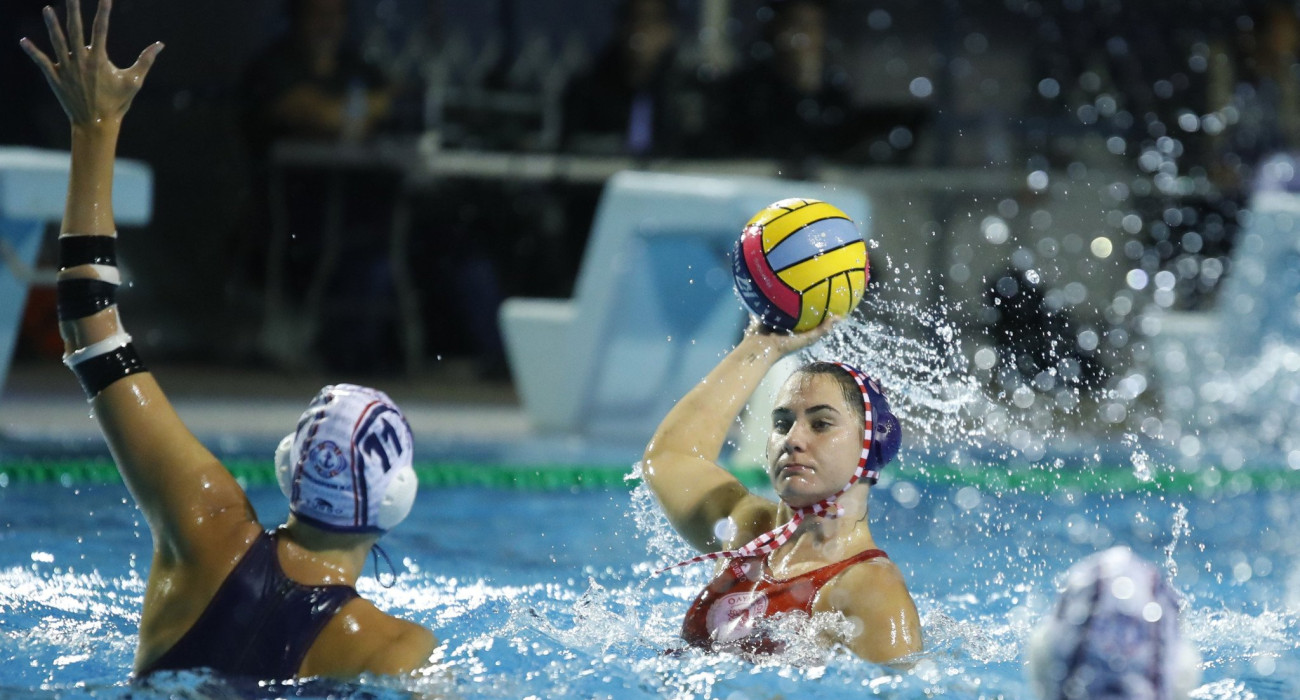 Φάση από τον αγώνα ΝΟ Βουλιαγμένης - Ολυμπιακός στον τελικό του Super Cup στο πόλο Γυναικών / Πηγή: Eurokinissi