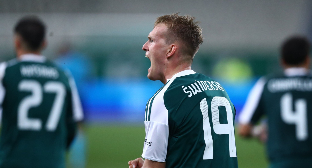 Ο Κάρολ Σφιντέρσκι πανηγυρίζει γκολ που σημείωσε / Πηγή: Eurokinissi