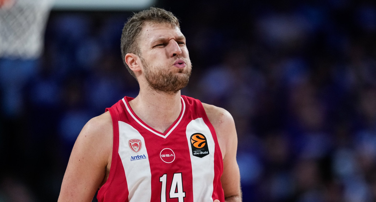 Ο Σάσα Βεζένκοφ κατά τη διάρκεια του αγώνα του Ολυμπιακού με τη Ρεάλ / Πηγή: Eurokinissi