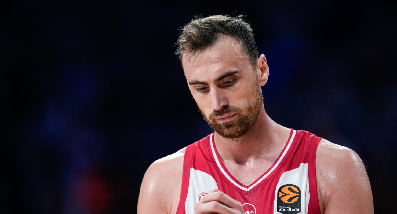 Ο Νίκολα Μιλουτίνοφ κατά τη διάρκεια του αγώνα του Ολυμπιακού με τη Ρεάλ/Πηγή: Eurokinissi