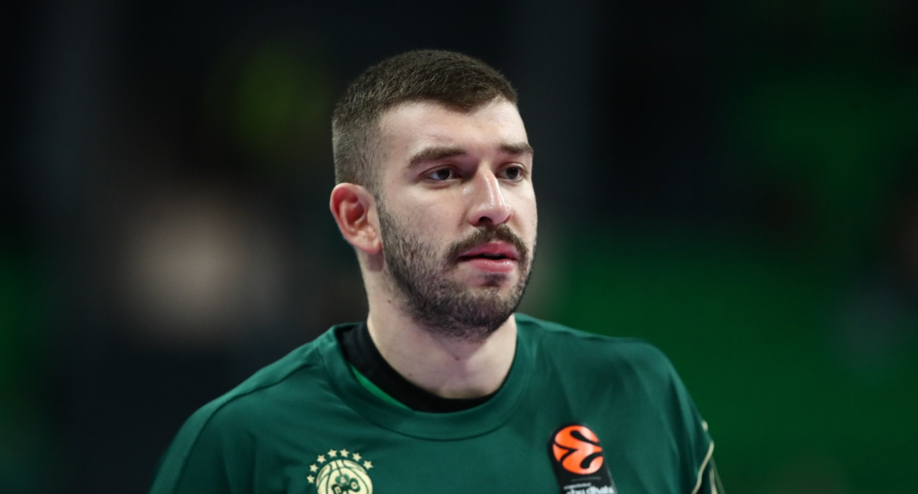 Ο Νίκος Ρογκαβόπουλος στο παρκέρ του «T-Center», Πηγή: Eurokinissi