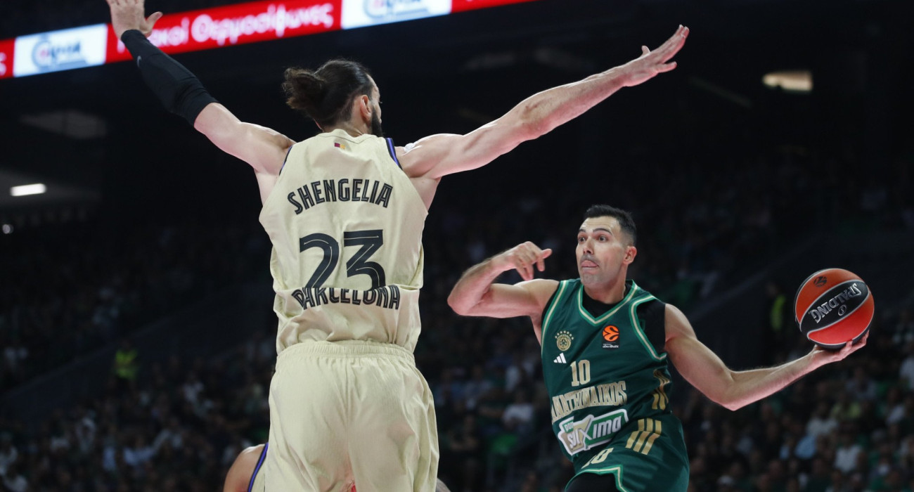 Ο Κώστας Σλούκας με τον Τορνίκε Σενγκέλια, Πηγή: Eurokinissi