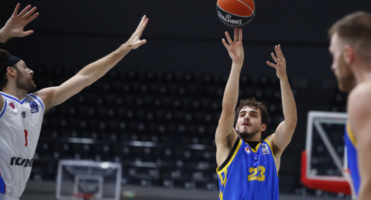 Ο Παπαδάκης υπέστη κάταγμα περόνης και θα μείνει εκτός δράσης για τουλάχιστον δύο μήνες