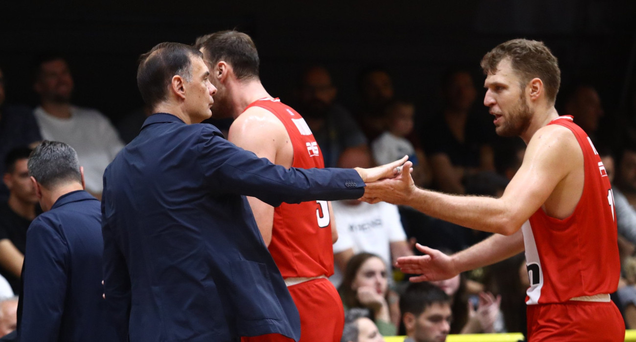 Ο Γιώργος Μπαρτζώκας με τον Σάσα Βεζένκοφ, Πηγή: Eurokinissi