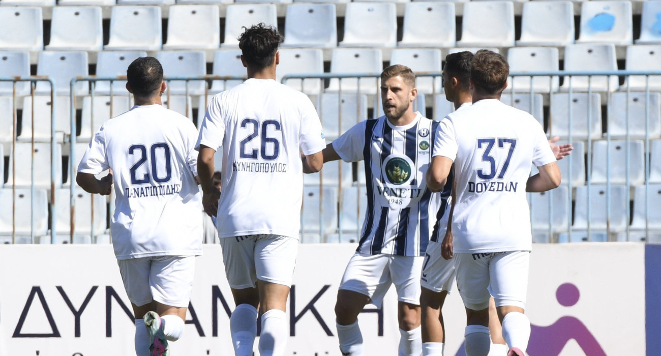 Ο Μάναλης πανηγυρίζει το γκολ που σημείωσε / Πηγή: Eurokinissi