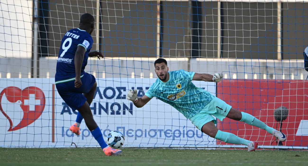 Ο Θωμάς Στρακόσια μπλοκάρει το πέναλτι του Ανδρέα Τεττέη, Πηγή: Eurokinissi