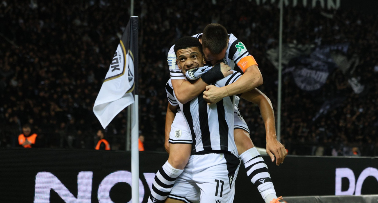 Ο Τάισον με τον Ζίβκοβιτς πανηγυρίζουν έξαλλα γκολ του ΠΑΟΚ, Πηγή: Intime