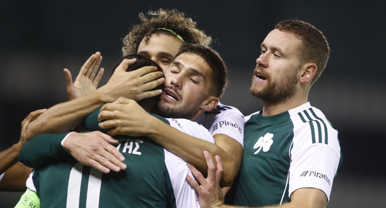 Οι παίκτες του Παναθηναϊκού πανηγυρίζουν το γκολ επί του Ατρομήτου / Πηγή: Eurokinissi