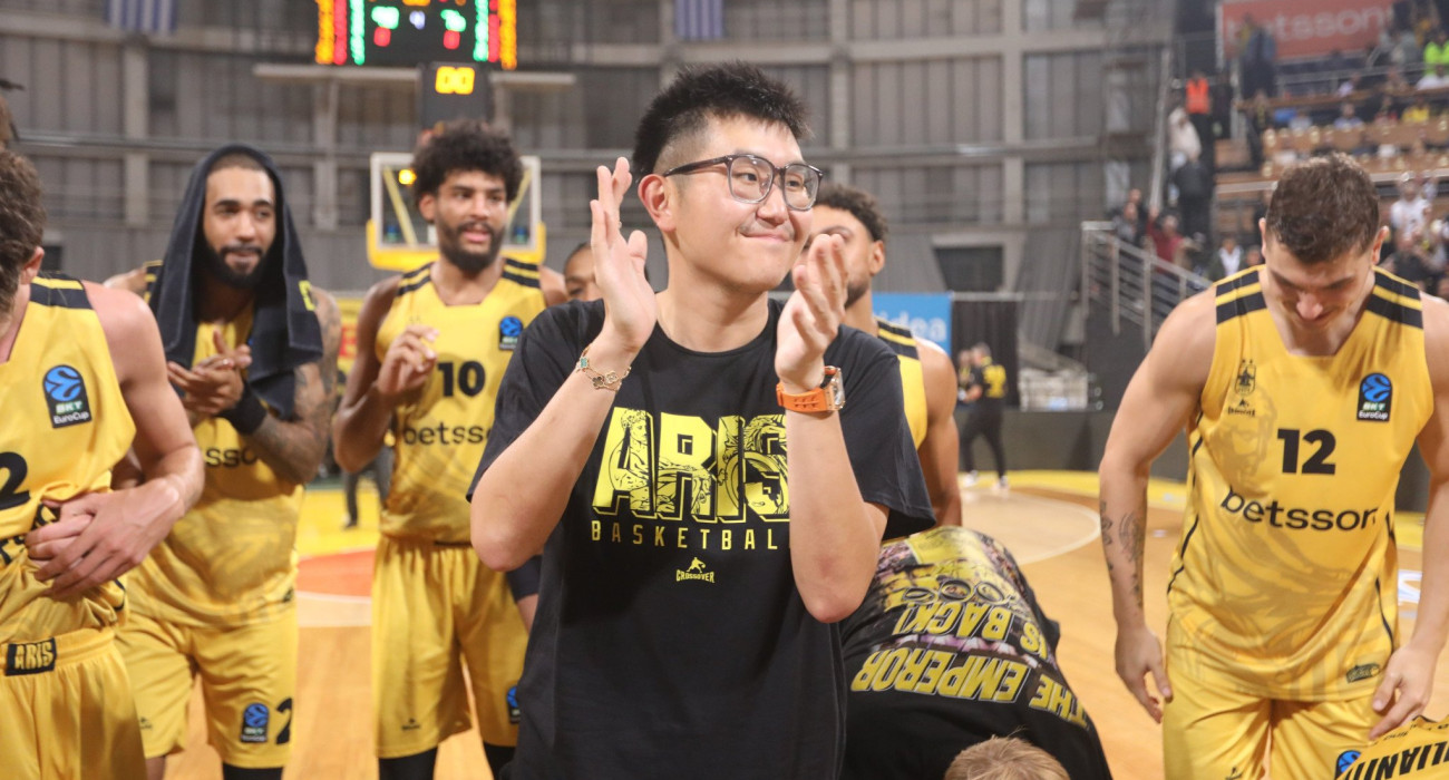 Ο Ρίτσαρντ Σιάο πανηγυρίζει μετά τη νίκη του Άρη επί του Αμβούργου/Πηγή: Eurokinissi