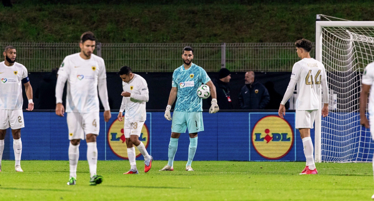 Απογοητευμένοι οι ποδοσφαιριστές της ΑΕΚ / Πηγή: Eurokinissi