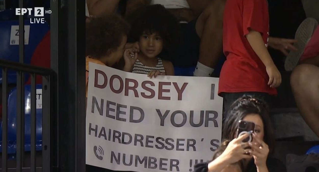 Η χαρακτηριστική σκηνή που ο φαν του Ντόρσεϊ ζητά το τηλέφωνο του κομμωτή του / Πηγή: Glomex