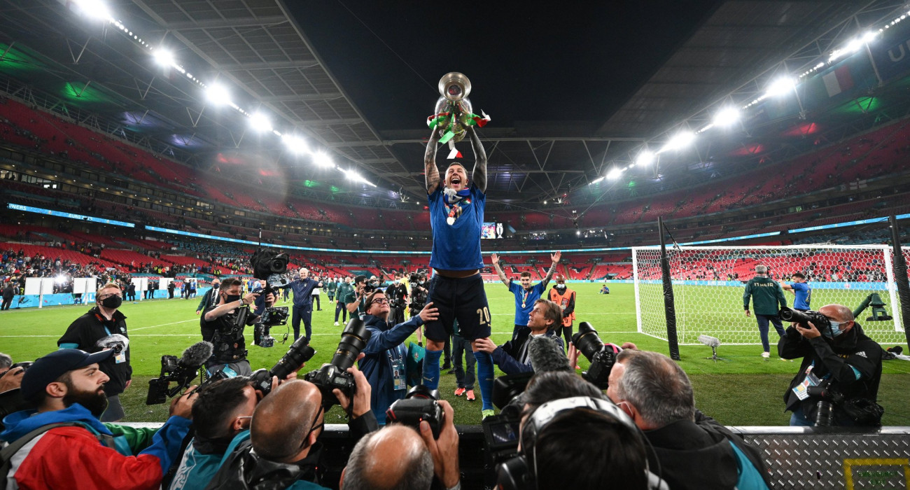 Ο Φεντερίκο Μπερναρντέσι πανηγυρίζει την κατάκτηση του Euro 2021 / Πηγή: GES-Sportfoto / Getty Images / Ideal Images