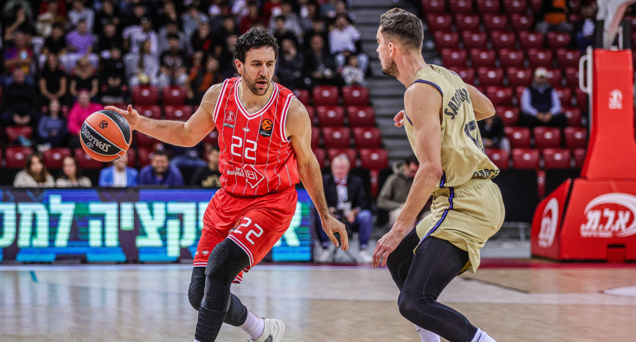 Ο Βασίλιε Μίτσιτς, στο πρώτο παιχνίδι του στην EuroLeague, με τη Χάποελ Τελ Αβίβ, Πηγή: Yulian Todorov/Euroleague Basketball via Getty Images/Ideal Images