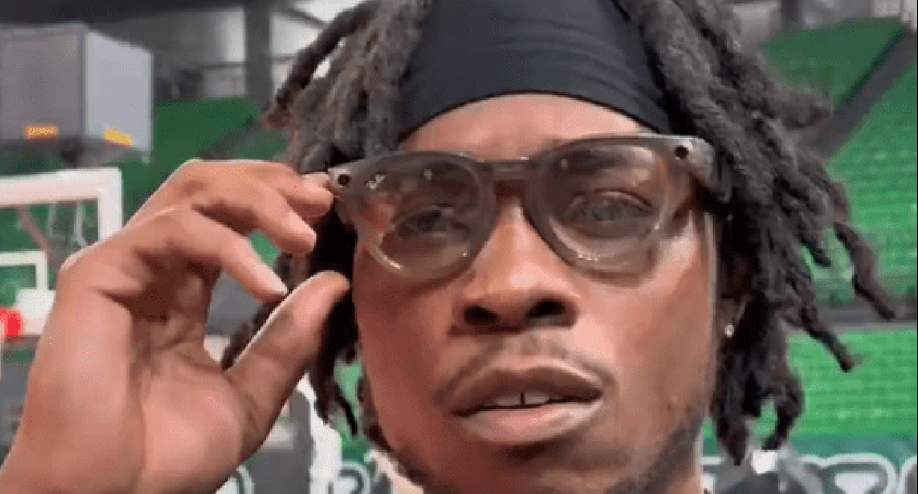 Ο Ρισόν Χολμς με τα meta glasses / Πηγή: Screenshot