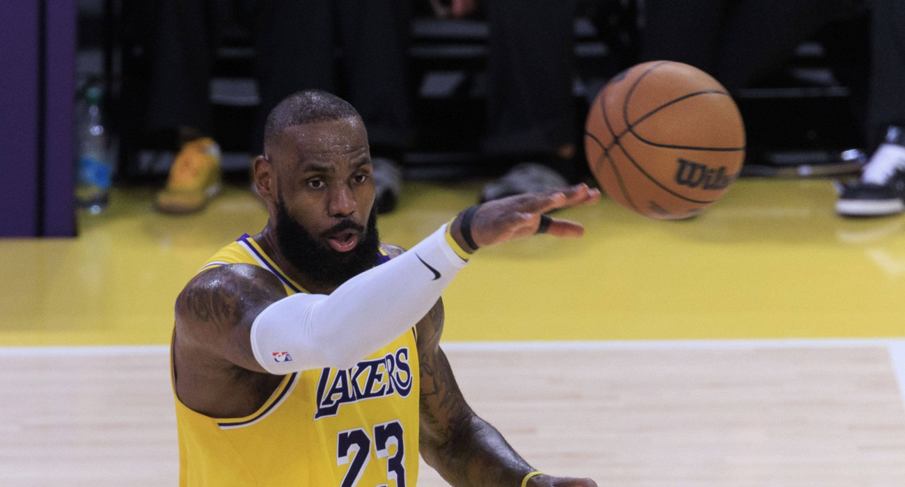 Ο ΛεΜπρόν Τζέιμς με τη φανέλα των Λος Άντζελες Λέικερς/Πηγή: Imago