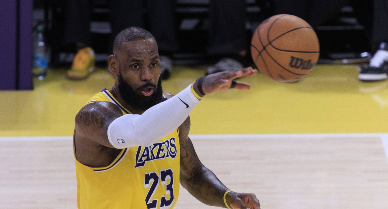 Ο ΛεΜπρόν Τζέιμς με τη φανέλα των Λος Άντζελες Λέικερς/Πηγή: Imago