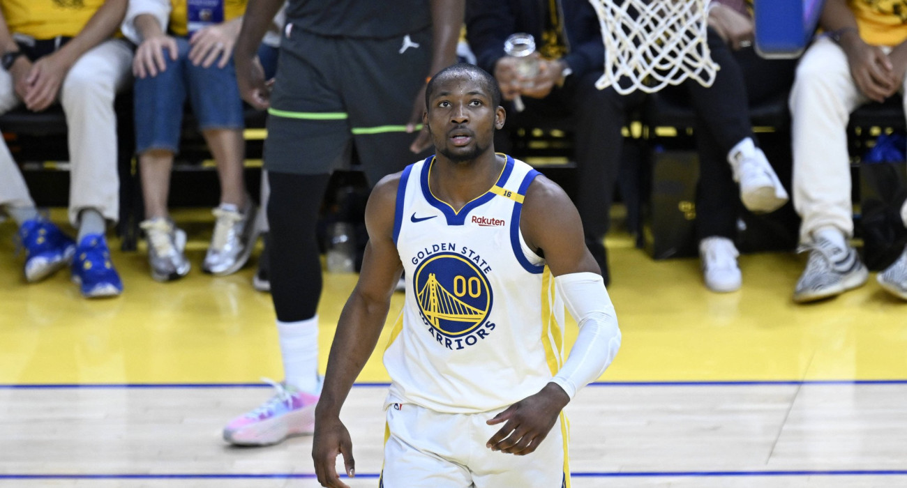 Ο Τζόναθαν Κουμίμγκα με τους Γουόριορς / Πηγή: Imago