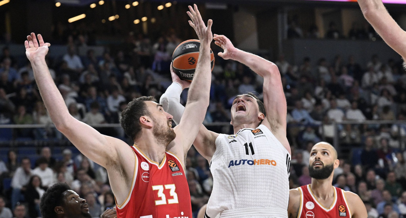 O Μάριο Χεζόνια σε «μονομαχία» με τον Νίκολα Μιλουτίνοφ από την περσινή σεζόν στην Euroleague / Πηγή: Imago