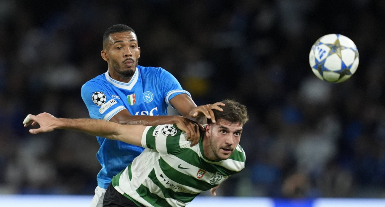 Ο Φώτης Ιωαννίδης σε μονομαχία με τον Χουάν Χεσούς της Νάπολι / Πηγή: Imago